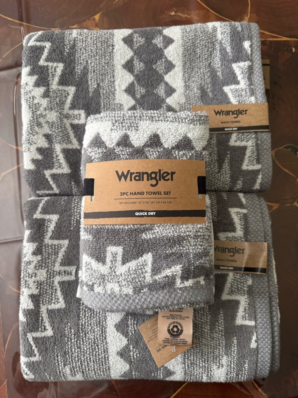 Wrangler "Plaines Creek" Gray Aztec: 2 Bath Towels & 2 Hand Towels